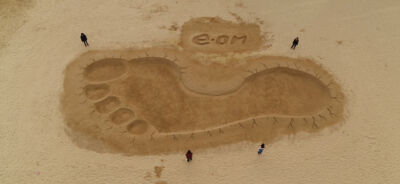 Perché una gigantesca impronta sulla spiaggia di Termoli: l'obiettivo di E.ON legato alla nuova campagna dell'azienda