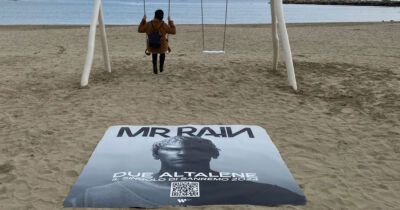 Warner Music Italy insieme a NEWU accompagnano Mr. Rain a Sanremo 2024 con un’installazione ispirata al brano in gara “Due altalene”