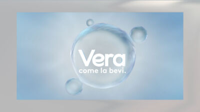 Acqua Vera: Marimo firma la campagna per l'estate 2024 di cui è parte anche un'affissione anamorfica