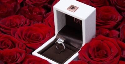 Un tradimento è stato svelato grazie a un Darry Ring: cos'è il "contratto del vero amore" che rende questo brand di gioielli unico?