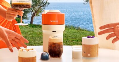 La “Mediterranean Summer” Nespresso colorata da Pantone per l'estate 2024